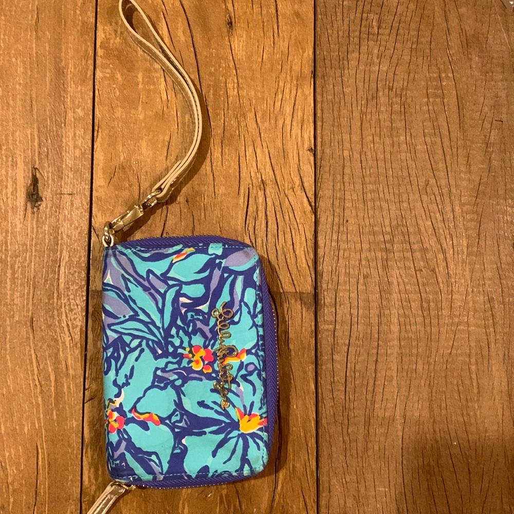 Lily Pulitzer woman’s wallet